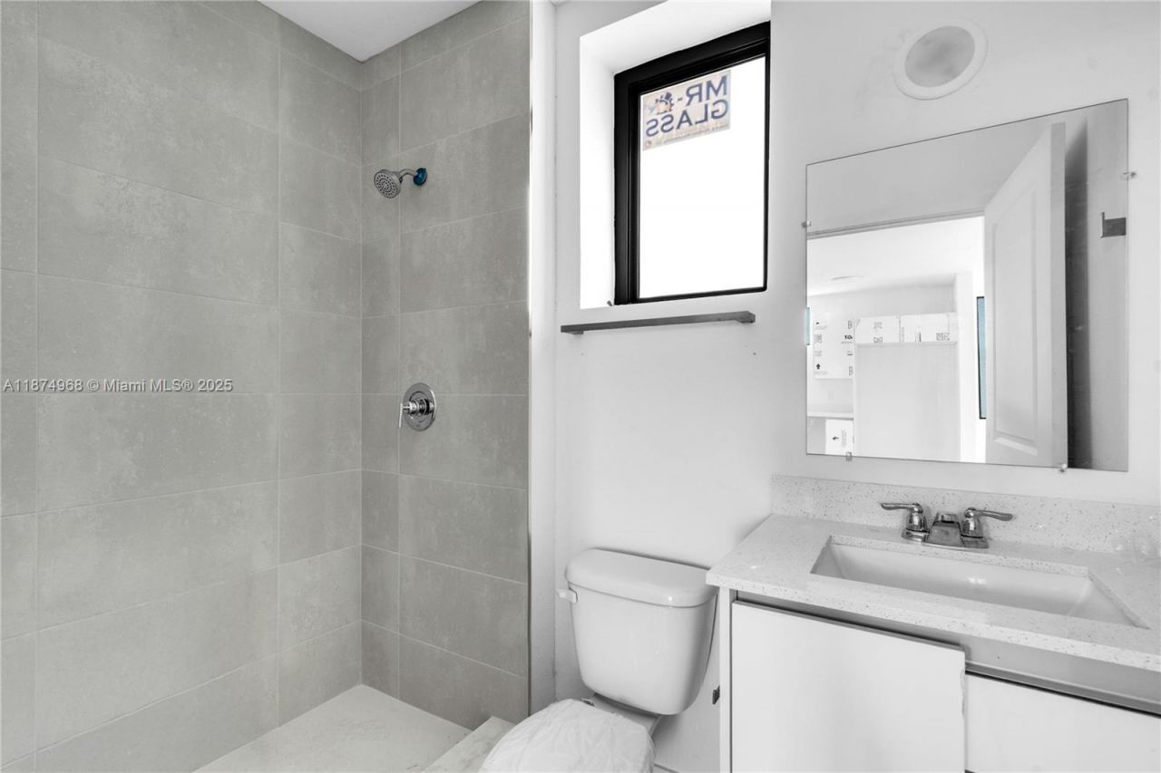 1656 NW 1st St, Miami, FL 33125 Photo