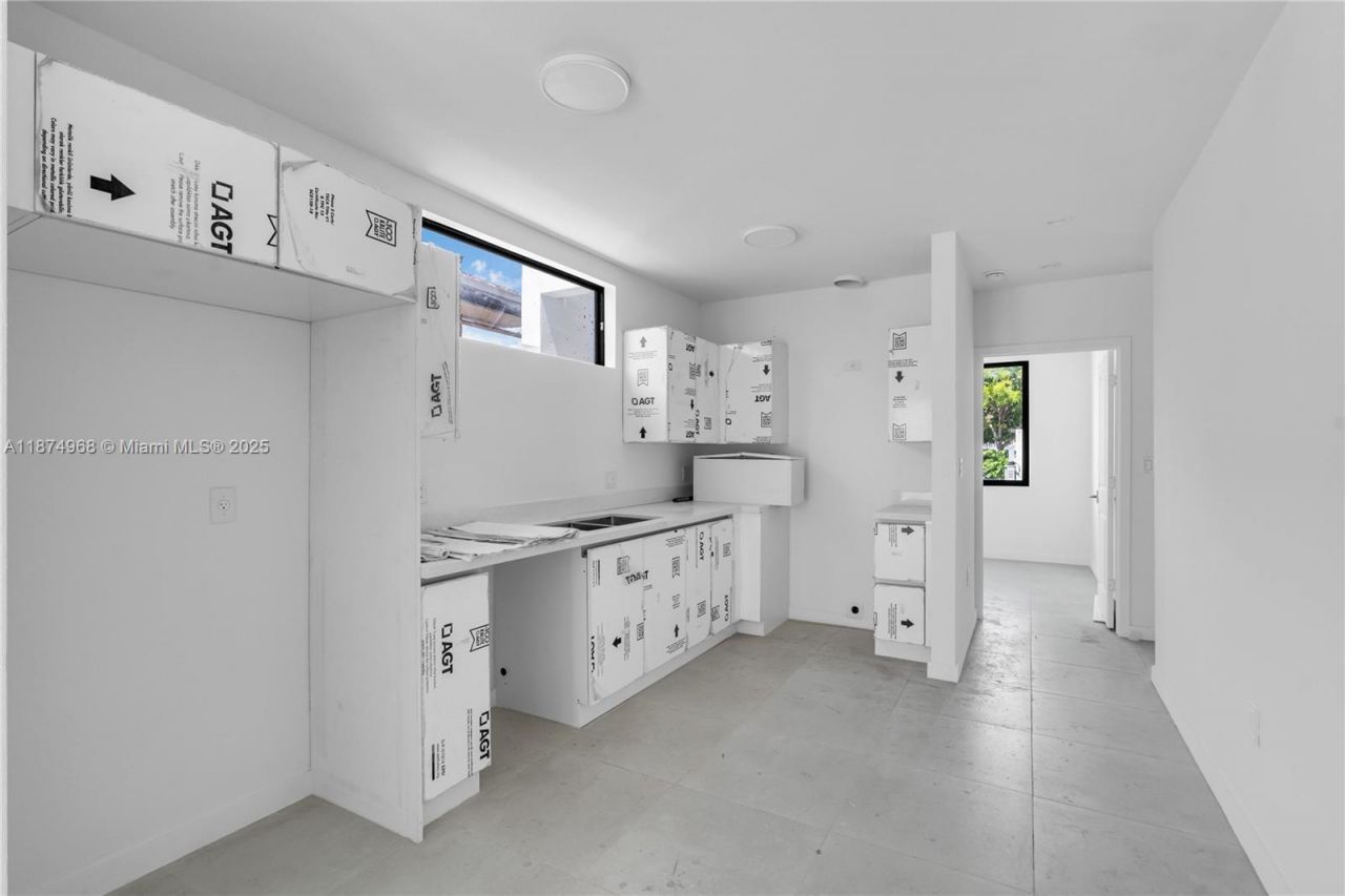 1656 NW 1st St, Miami, FL 33125 Photo