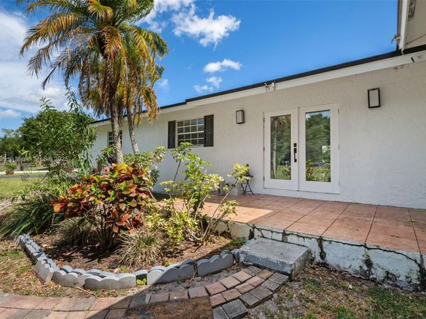 17611 SW 66th St, Southwest Ranches, FL 33331