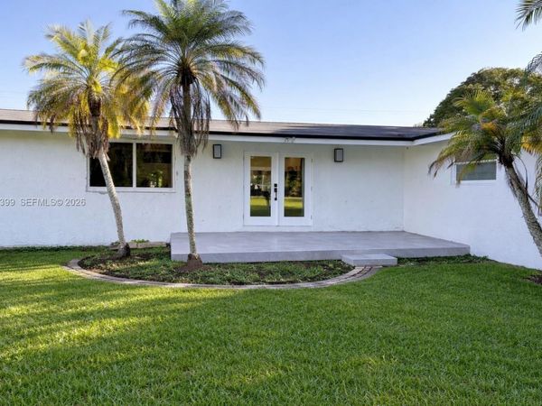 17611 SW 66th St, Southwest Ranches, FL 33331
