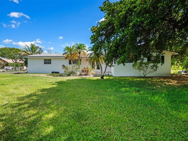 17611 SW 66th St, Southwest Ranches, FL 33331