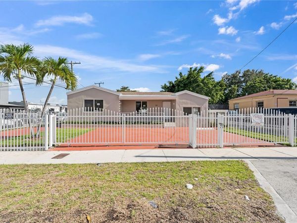 2722 NW 4th St, Miami, FL 33125