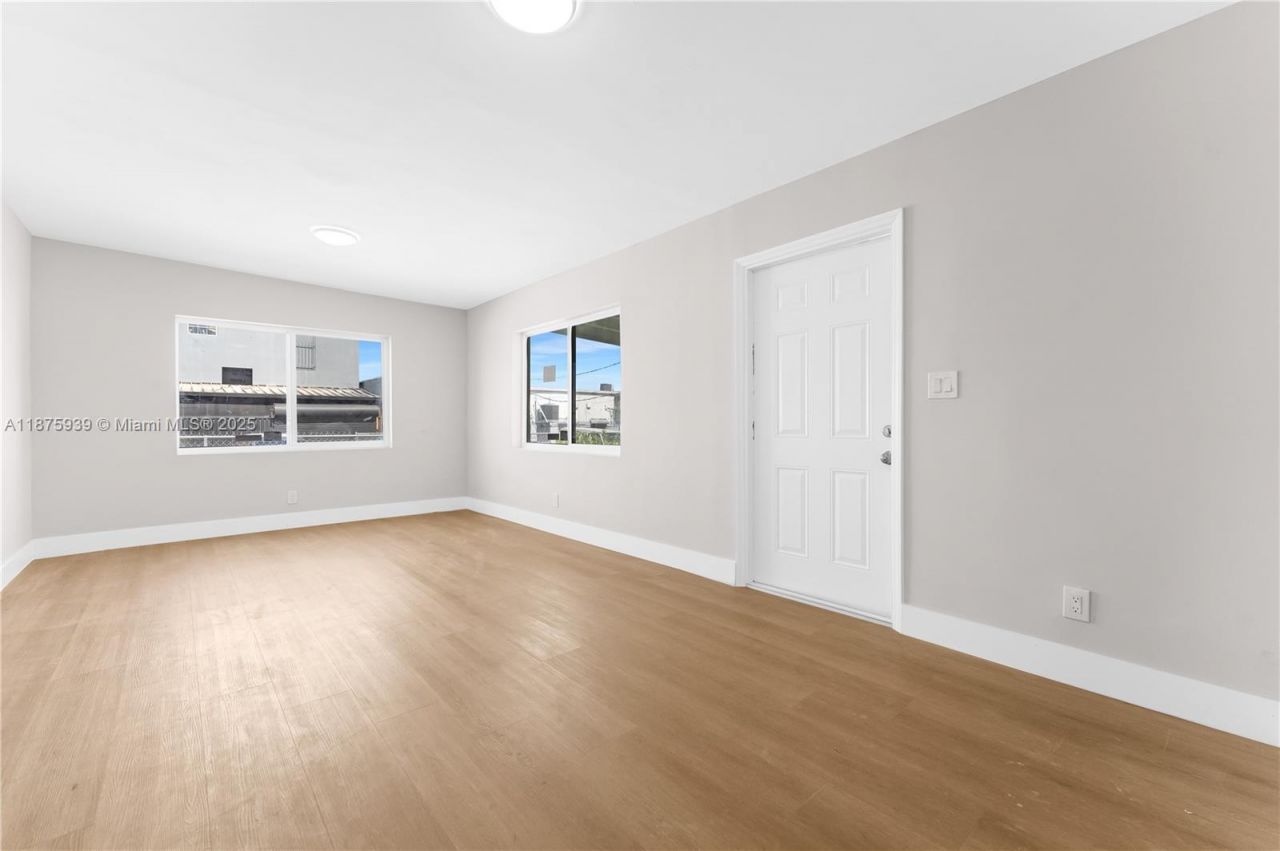 2722 NW 4th St, Miami, FL 33125 Photo