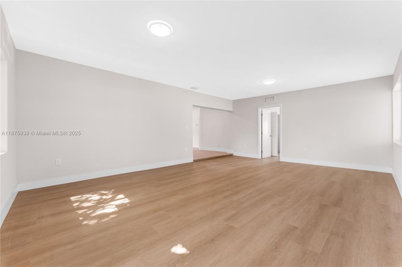 2722 NW 4th St, Miami, FL 33125 Photo