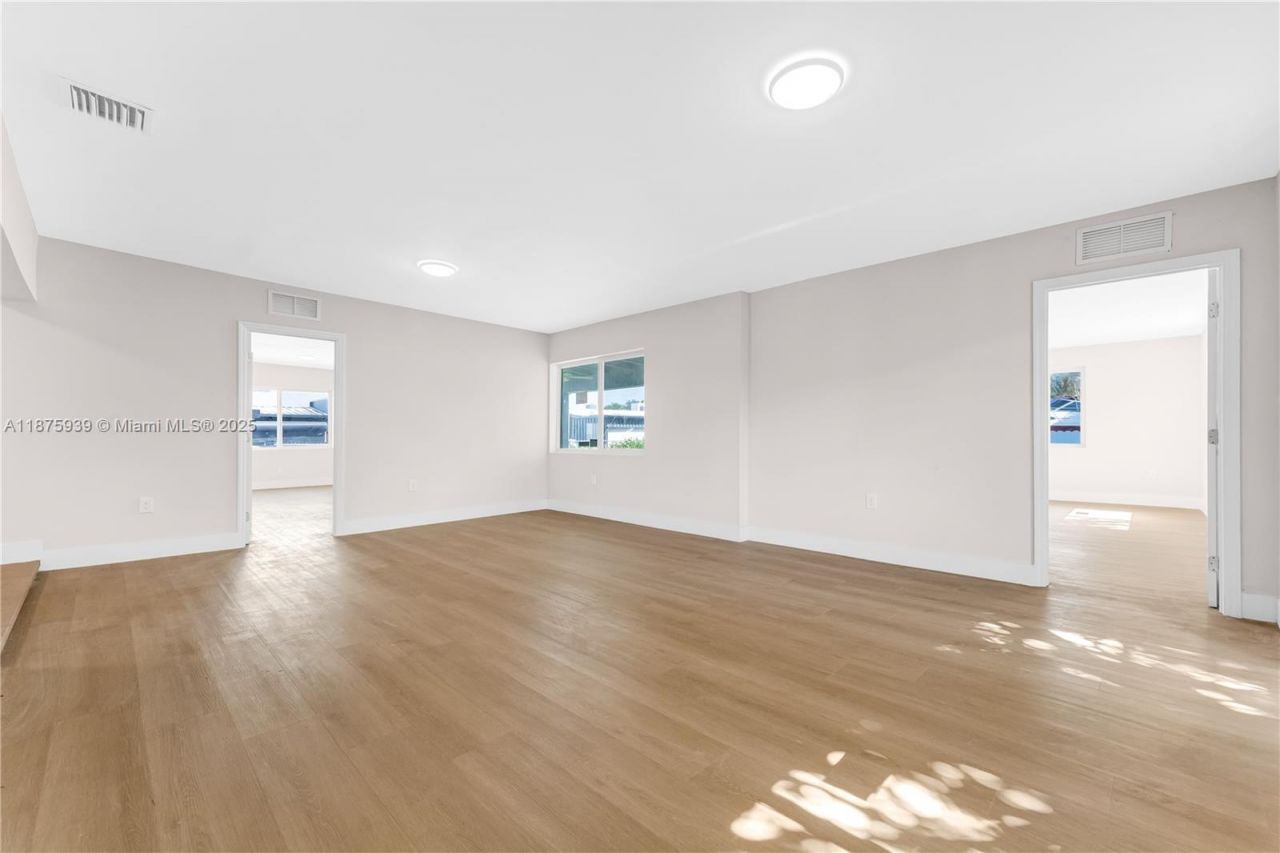 2722 NW 4th St, Miami, FL 33125 Photo