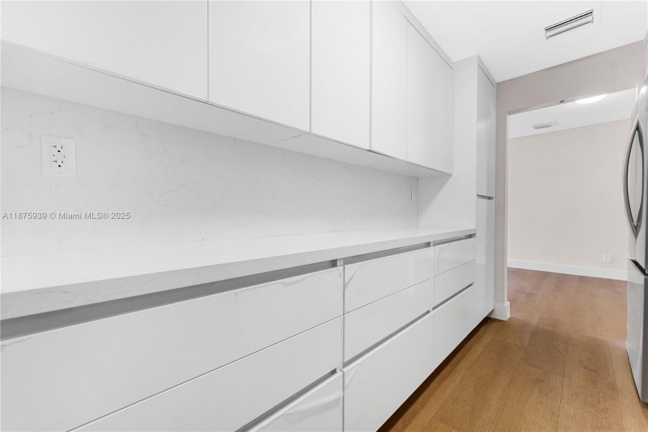 2722 NW 4th St, Miami, FL 33125 Photo