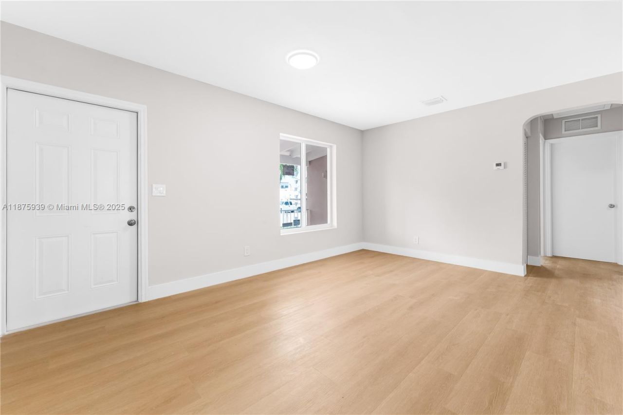 2722 NW 4th St, Miami, FL 33125 Photo