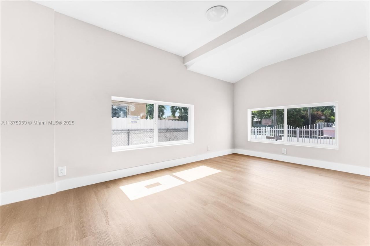 2722 NW 4th St, Miami, FL 33125 Photo