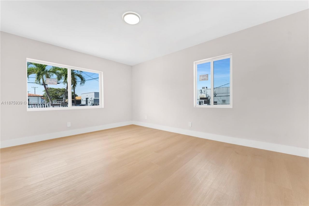 2722 NW 4th St, Miami, FL 33125 Photo