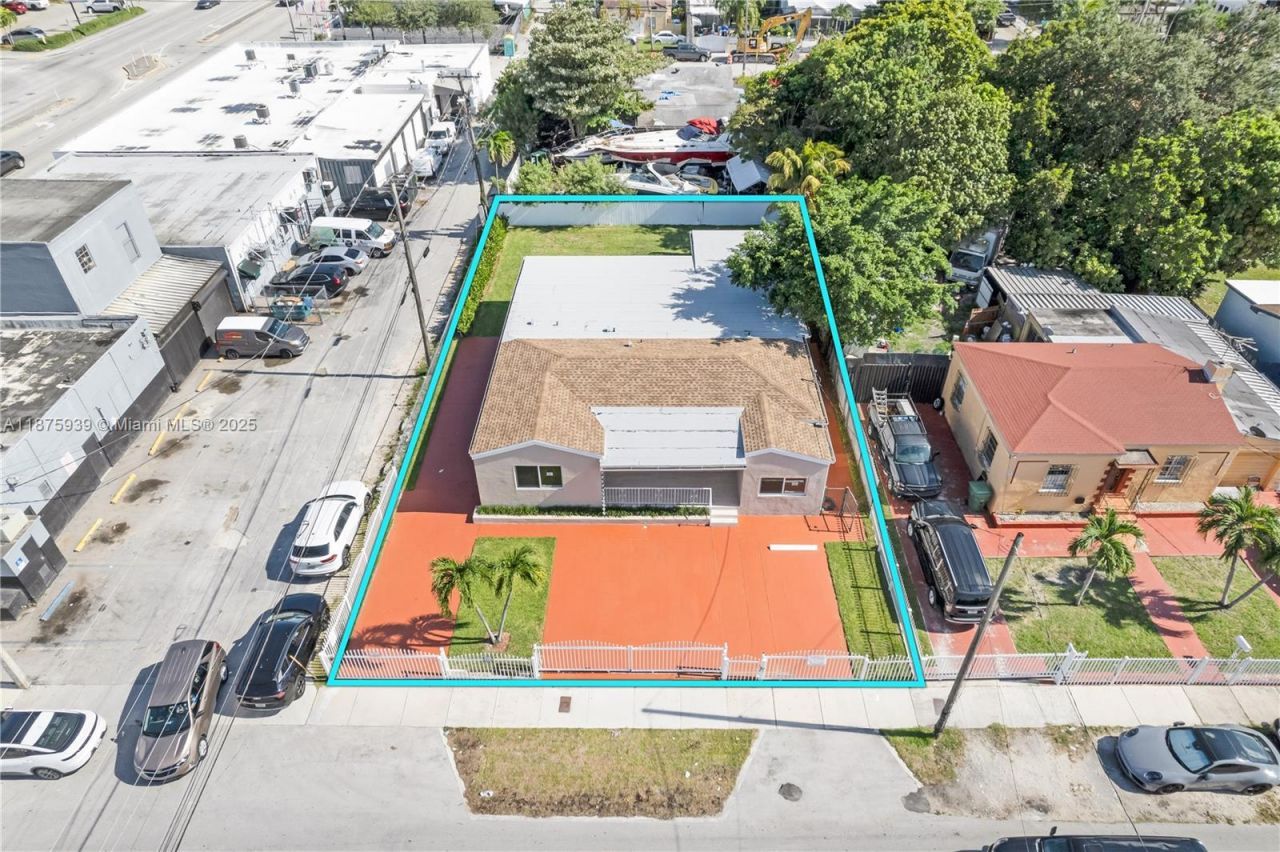2722 NW 4th St, Miami, FL 33125 Photo