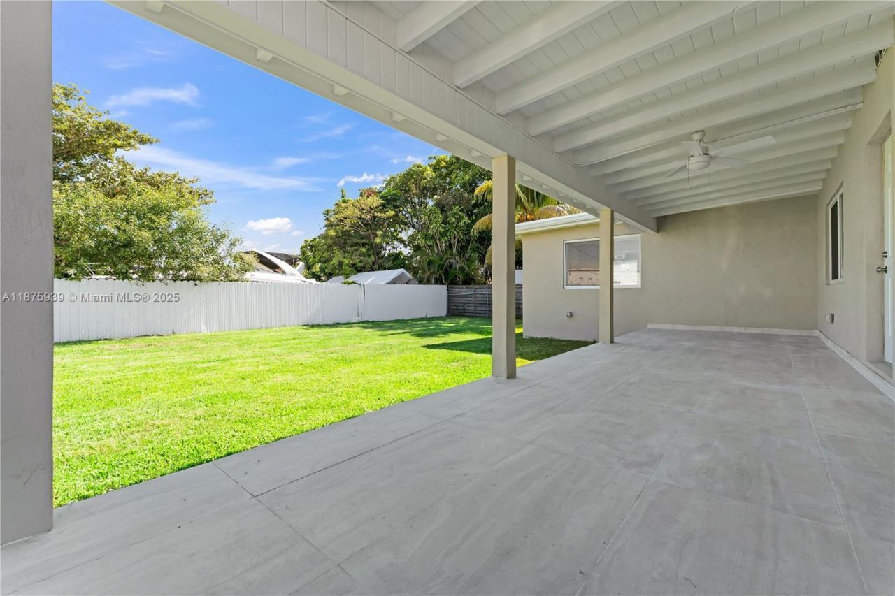 2722 NW 4th St, Miami, FL 33125 Photo