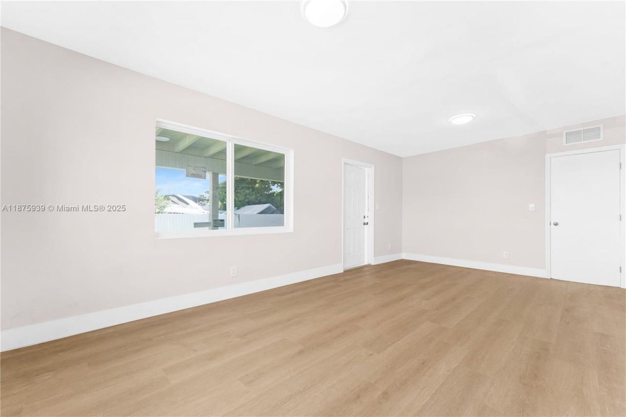 2722 NW 4th St, Miami, FL 33125 Photo