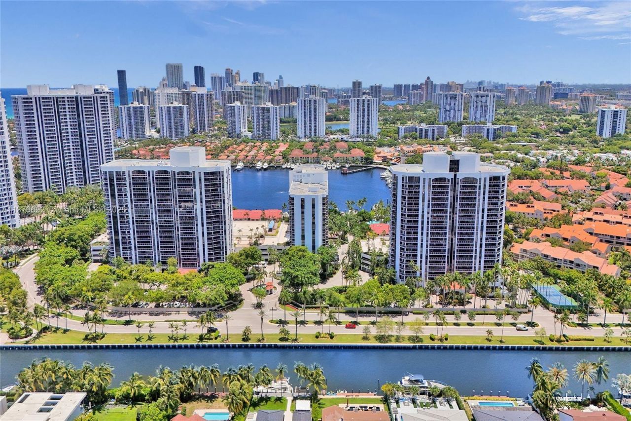 3640 Yacht Club Dr, Unit 1704, Aventura, FL 33180 Photo