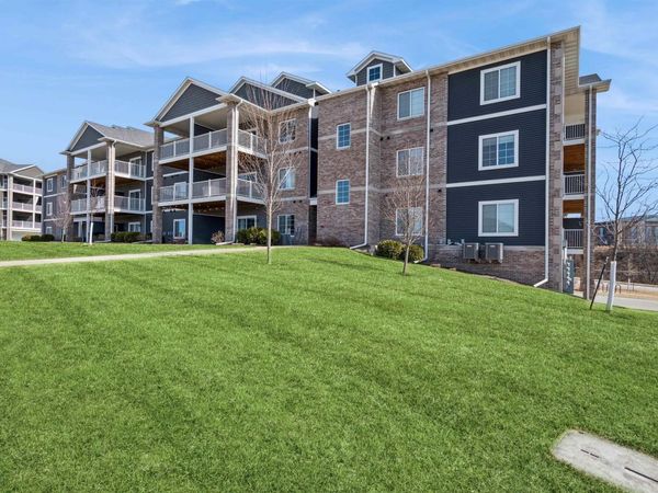 2867 Spring Rose Circle, Unit 109, Coralville, IA 52241