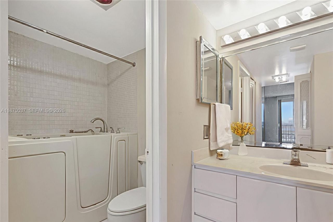 20100 W Country Club Dr, Unit 809, Aventura, FL 33180 Photo