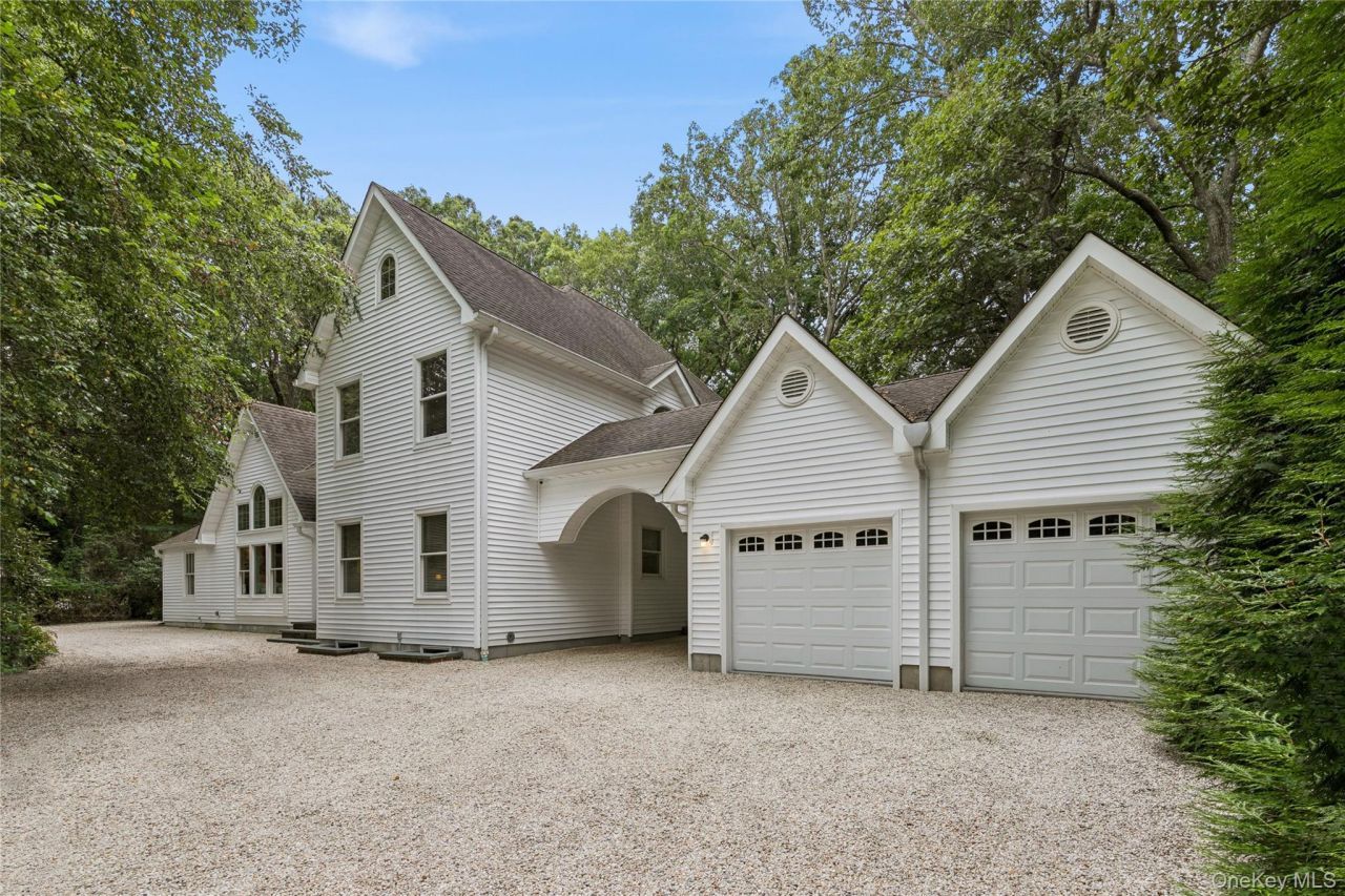 38 W Meadow Road, Setauket, NY 11733 Main Photo