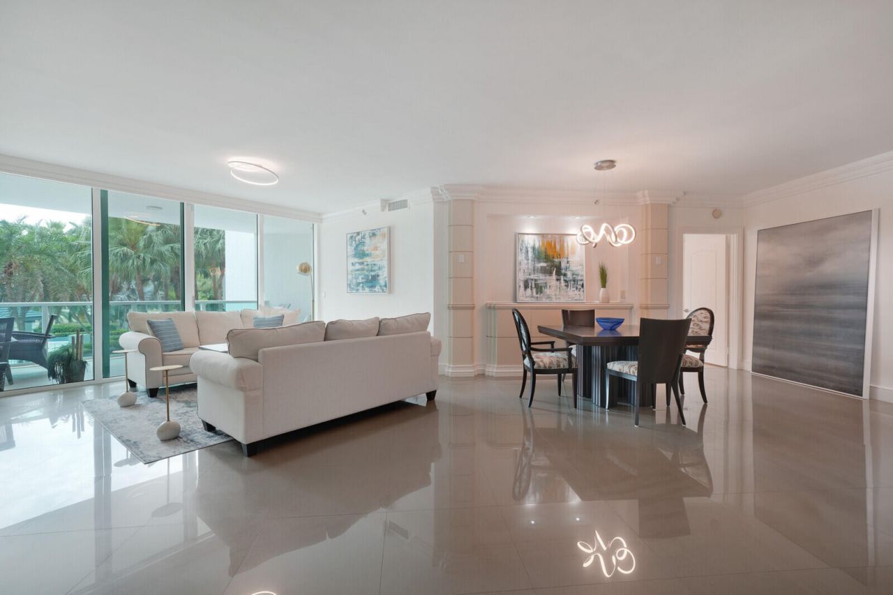 550 SE Mizner Boulevard, Unit B209, Boca Raton, FL 33432 Photo