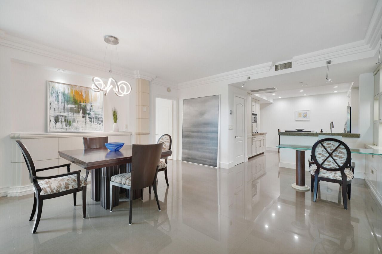 550 SE Mizner Boulevard, Unit B209, Boca Raton, FL 33432 Photo