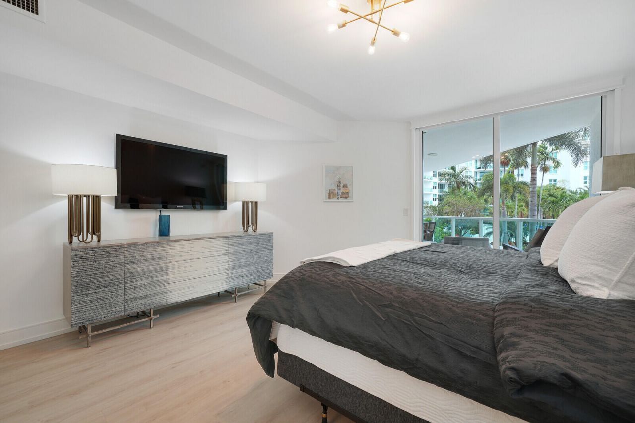 550 SE Mizner Boulevard, Unit B209, Boca Raton, FL 33432 Photo