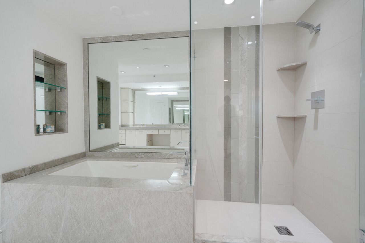 550 SE Mizner Boulevard, Unit B209, Boca Raton, FL 33432 Photo