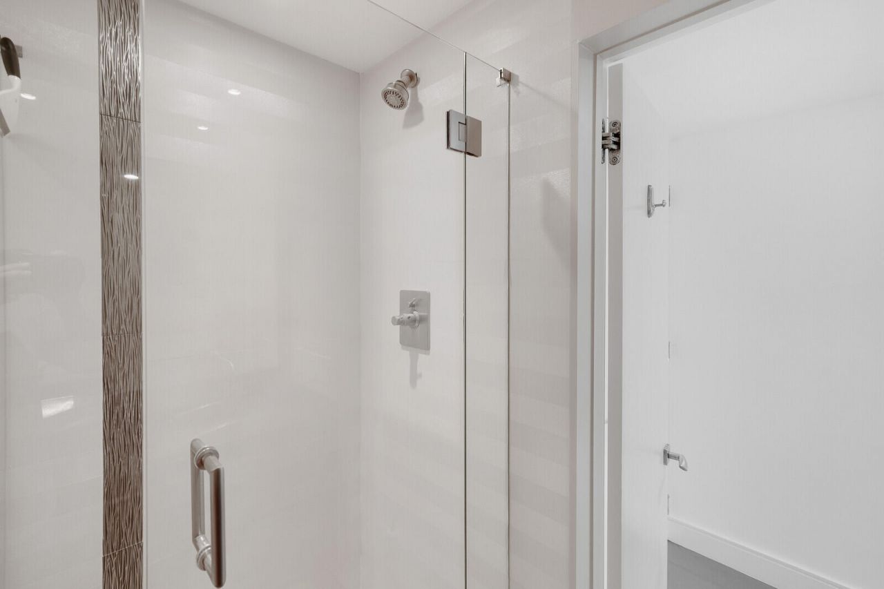 550 SE Mizner Boulevard, Unit B209, Boca Raton, FL 33432 Photo