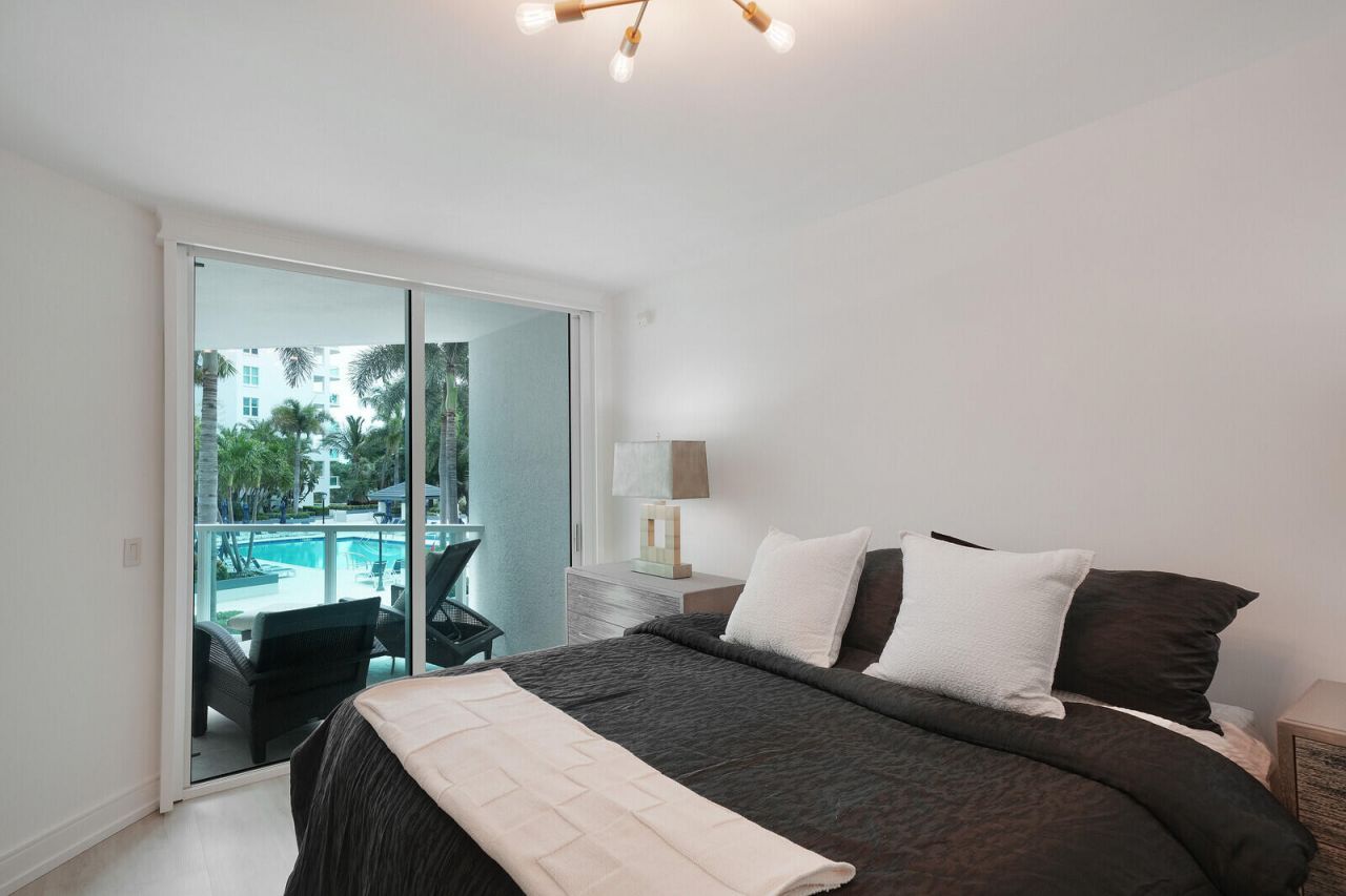 550 SE Mizner Boulevard, Unit B209, Boca Raton, FL 33432 Photo