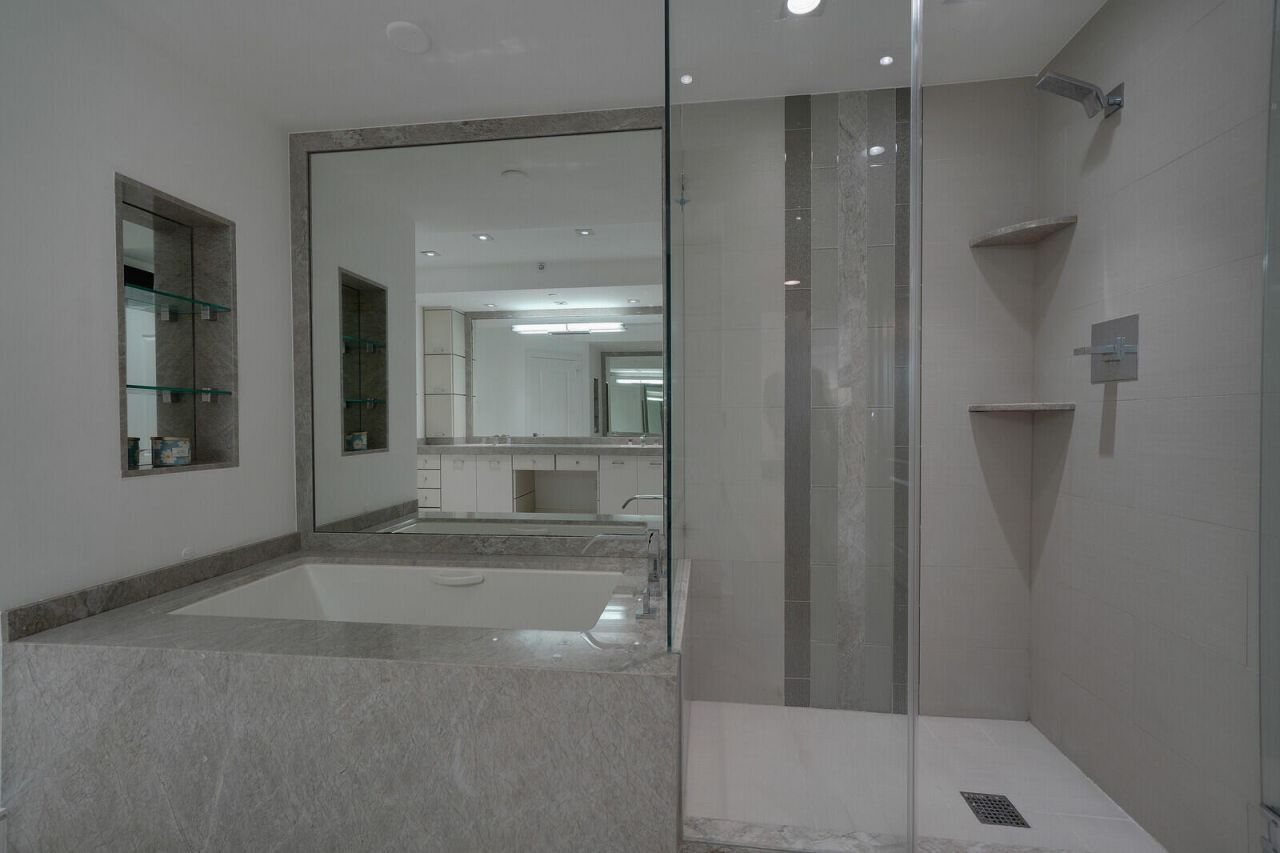 550 SE Mizner Boulevard, Unit B209, Boca Raton, FL 33432 Photo