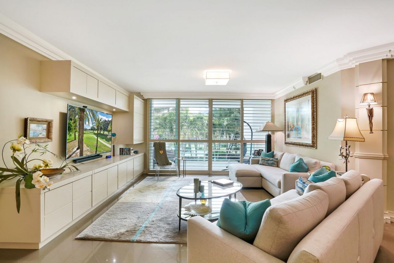 550 SE Mizner Boulevard, Unit B209, Boca Raton, FL 33432 Photo