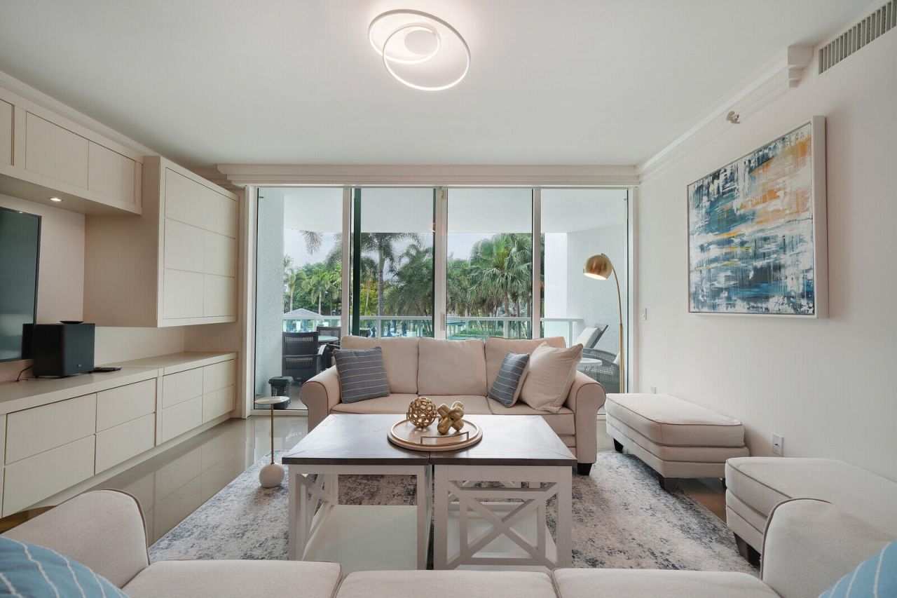 550 SE Mizner Boulevard, Unit B209, Boca Raton, FL 33432 Photo