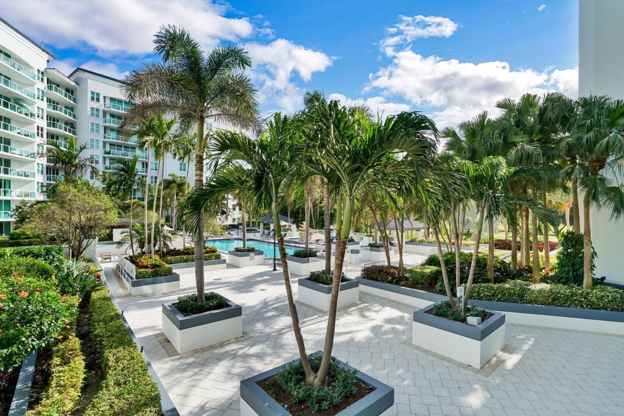 550 SE Mizner Boulevard, Unit B209, Boca Raton, FL 33432 Photo