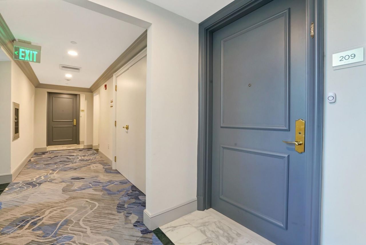 550 SE Mizner Boulevard, Unit B209, Boca Raton, FL 33432 Photo