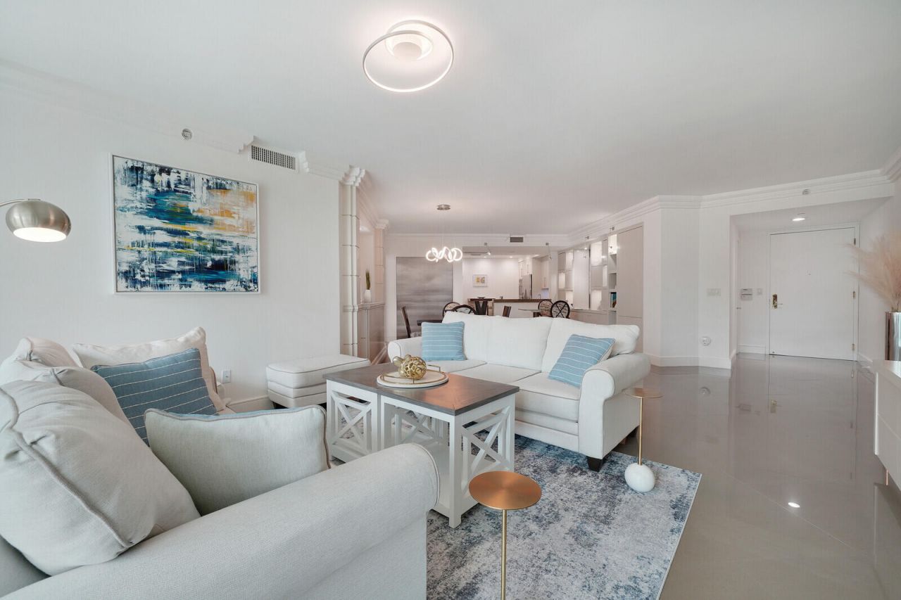 550 SE Mizner Boulevard, Unit B209, Boca Raton, FL 33432 Photo