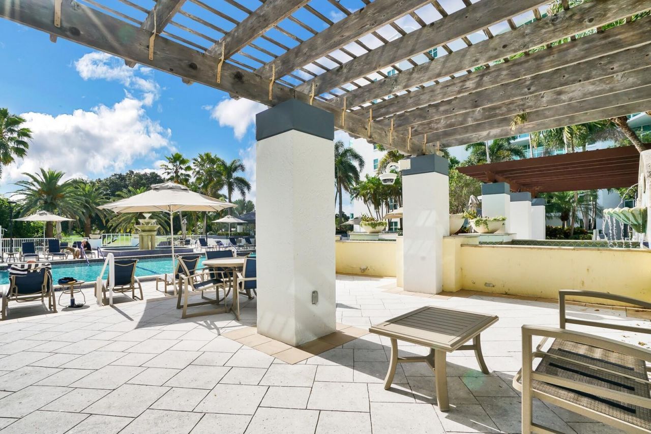 550 SE Mizner Boulevard, Unit B209, Boca Raton, FL 33432 Photo