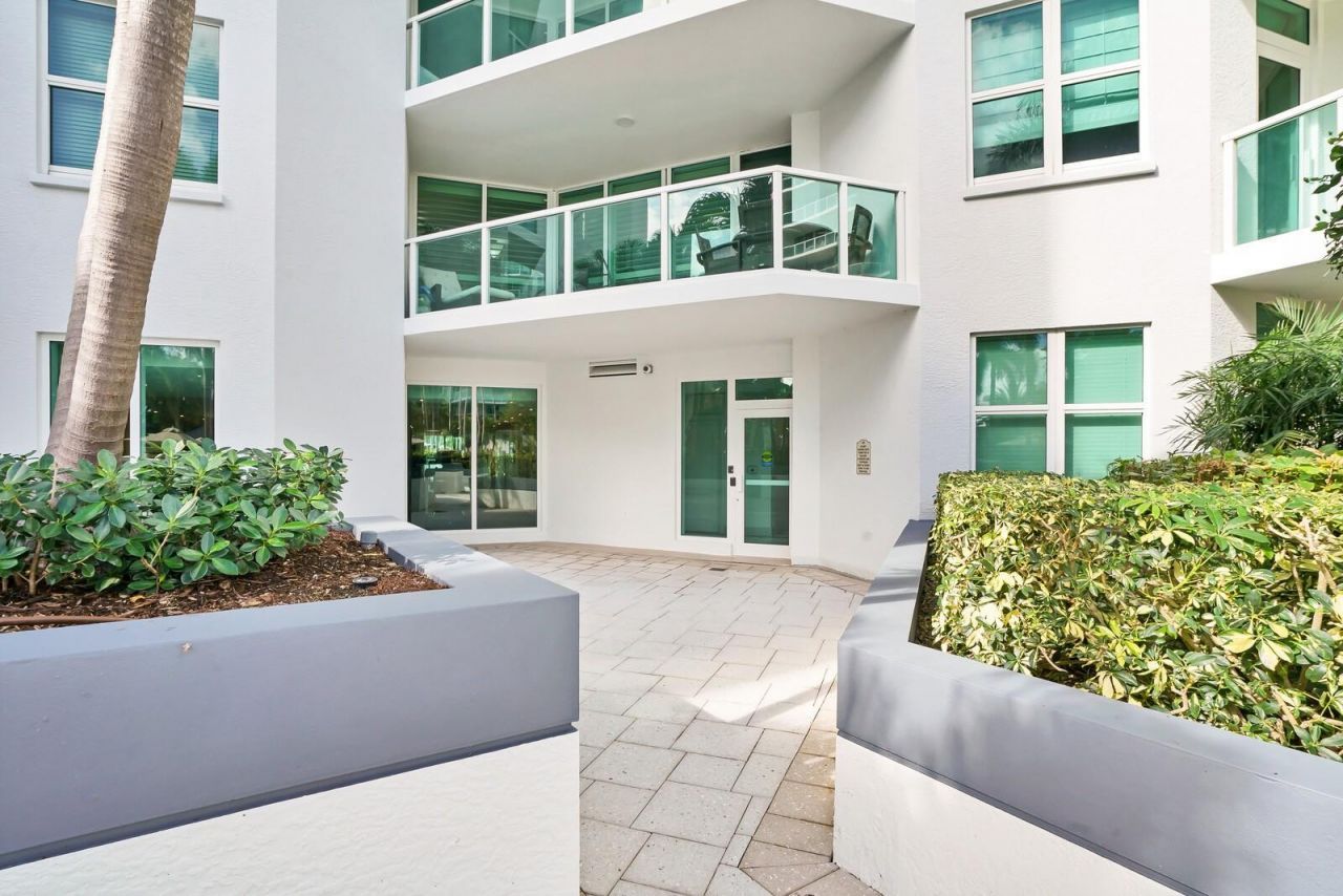 550 SE Mizner Boulevard, Unit B209, Boca Raton, FL 33432 Photo