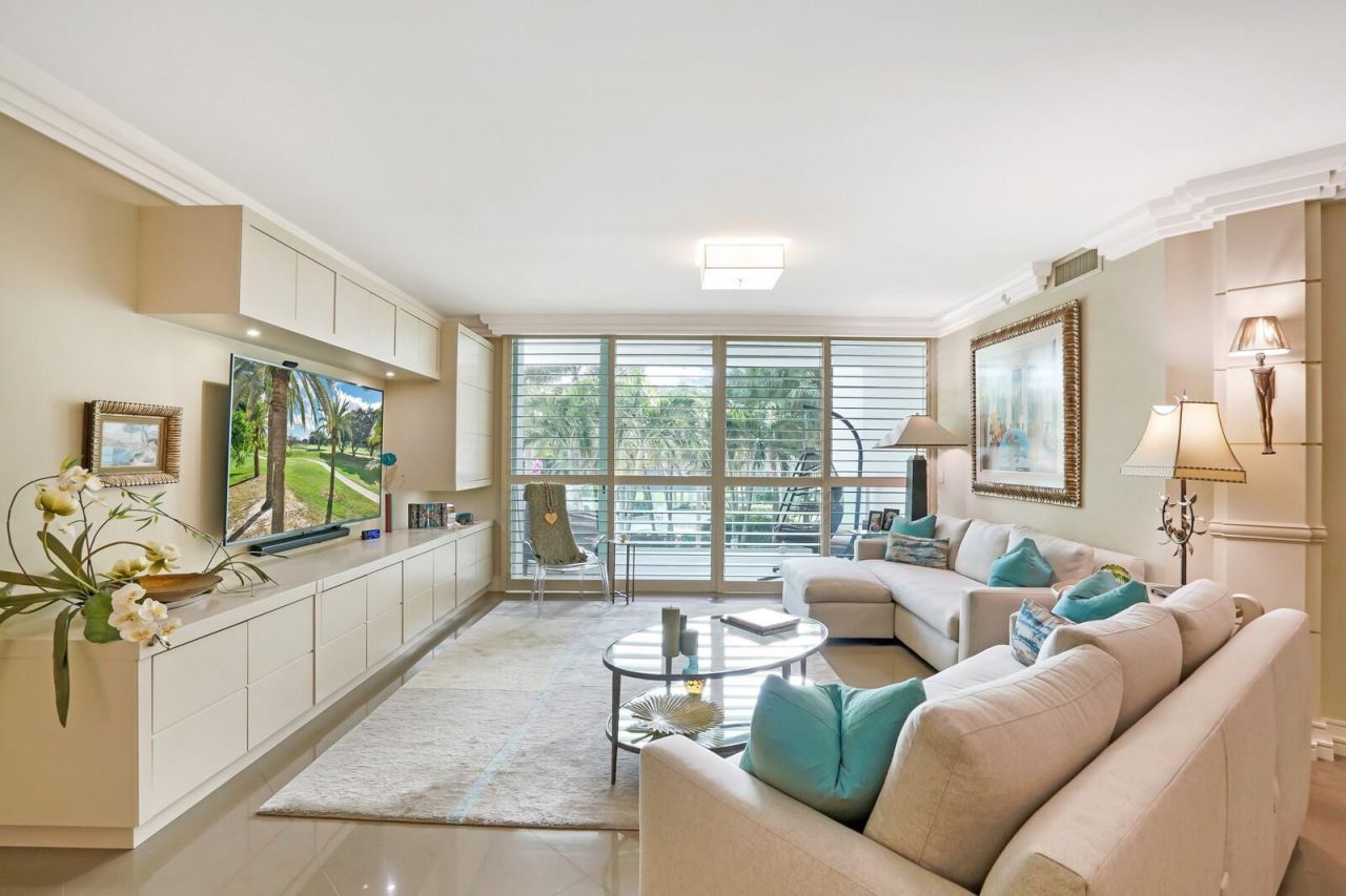 550 SE Mizner Boulevard, Unit B209, Boca Raton, FL 33432 Photo