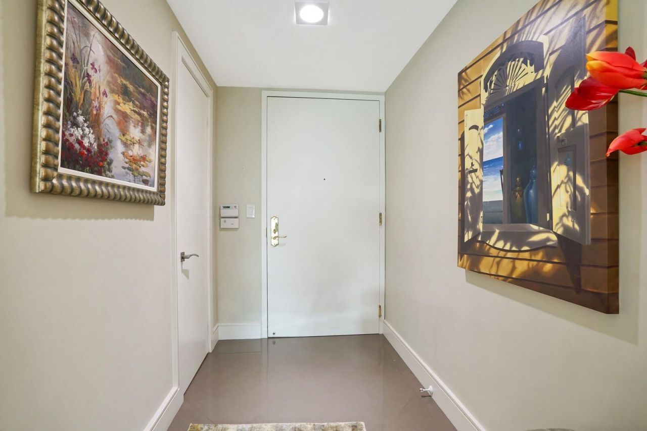 550 SE Mizner Boulevard, Unit B209, Boca Raton, FL 33432 Photo