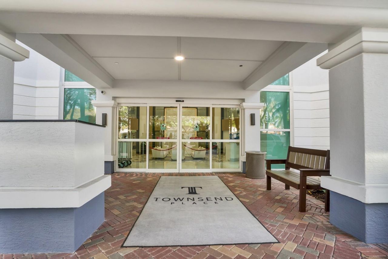 550 SE Mizner Boulevard, Unit B209, Boca Raton, FL 33432 Photo