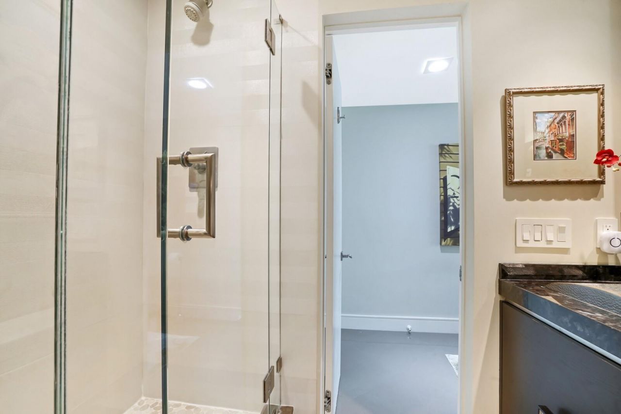 550 SE Mizner Boulevard, Unit B209, Boca Raton, FL 33432 Photo