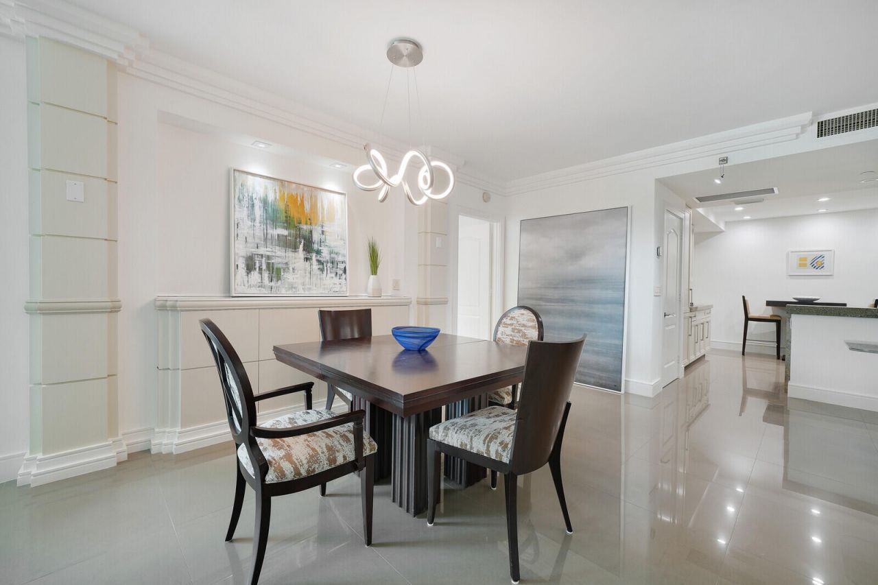 550 SE Mizner Boulevard, Unit B209, Boca Raton, FL 33432 Photo