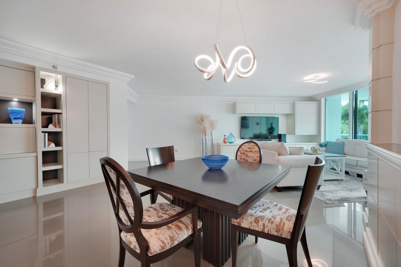 550 SE Mizner Boulevard, Unit B209, Boca Raton, FL 33432 Photo