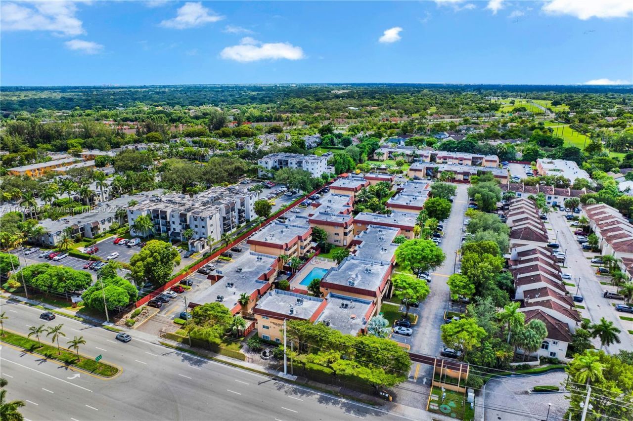 9956 SW 88th St, Unit 128-1, Miami, FL 33176 Photo