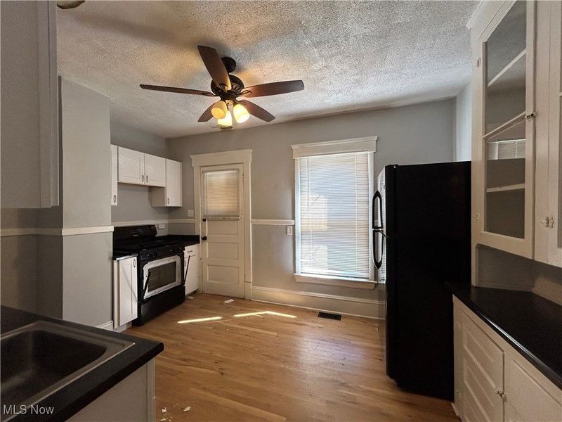 4309 Clinton Avenue, Cleveland, OH 44113 Photo 15