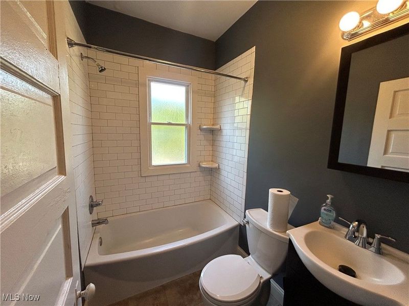 4309 Clinton Avenue, Cleveland, OH 44113 Photo 23