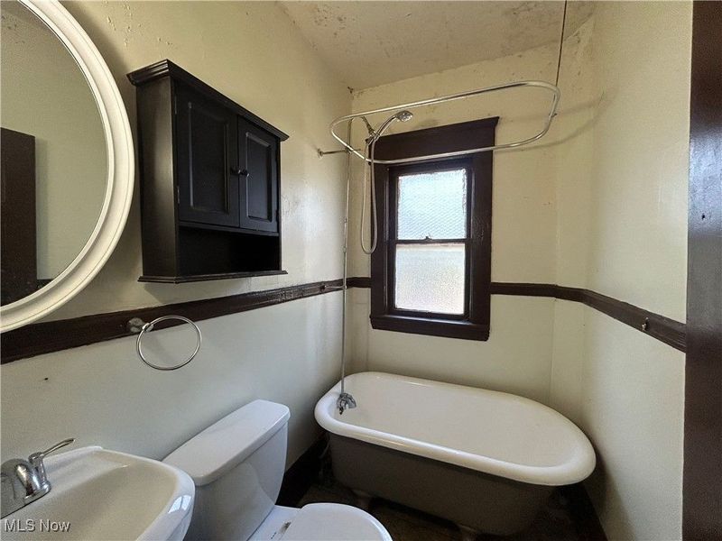 4309 Clinton Avenue, Cleveland, OH 44113 Photo 9