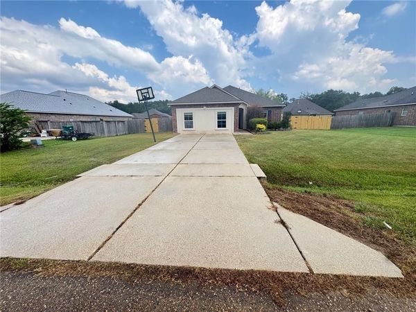 21326 BEAU CHATEAU Boulevard, Ponchatoula, LA 70454