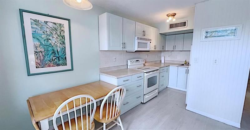 1200 Colonnades Drive, Unit 208, Fort Pierce, FL 34949 Photo