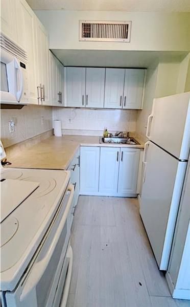 1200 Colonnades Drive, Unit 208, Fort Pierce, FL 34949 Photo