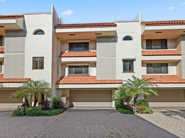 1401 NE 9 Street, Unit 23, Fort Lauderdale, FL 33304