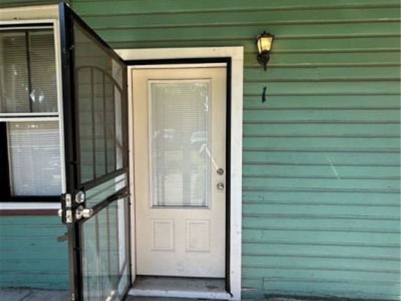 4407 Clinton Avenue, Cleveland, OH 44113 Photo 12