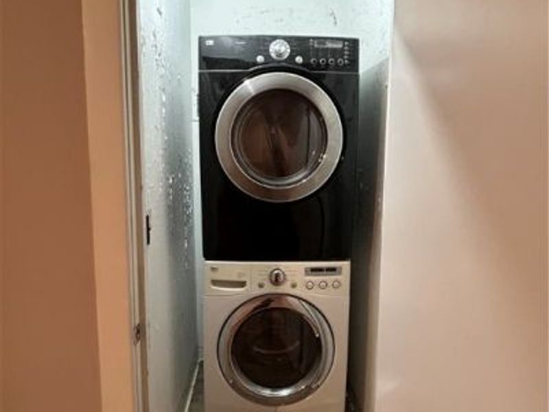 4407 Clinton Avenue, Cleveland, OH 44113 Photo 17